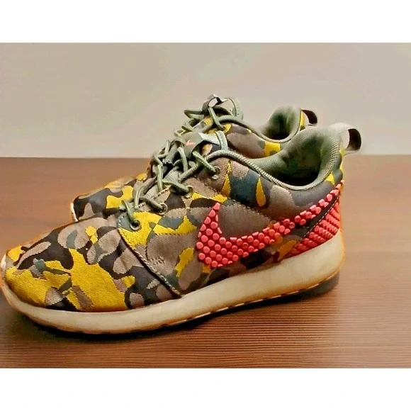 Nike Roshe One Sneakers Print Camo Atomic Pink Shoes Athletic - Picture 2 of 10